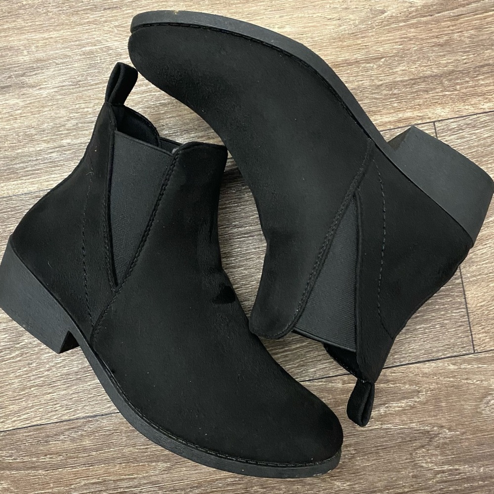 Charles Albert vegan suede black ankle booties, New NO TAGS